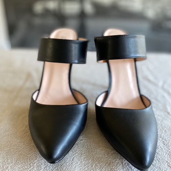 Bonnibel 5” black vegan leather heel slides. US 9 - Picture 3 of 8
